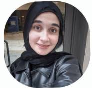 صورة المعلمة