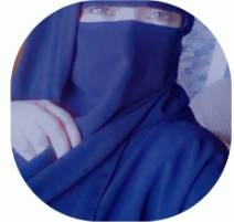 صورة المعلمة